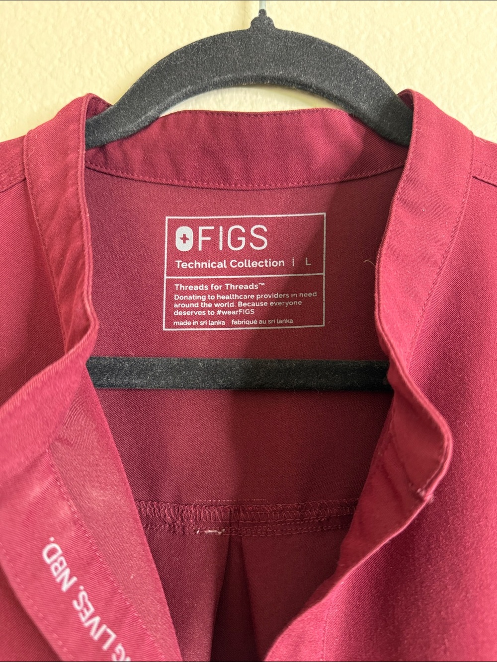 Figs Rafaela scrub top women’s large maroon EUC - Picture 2 of 3